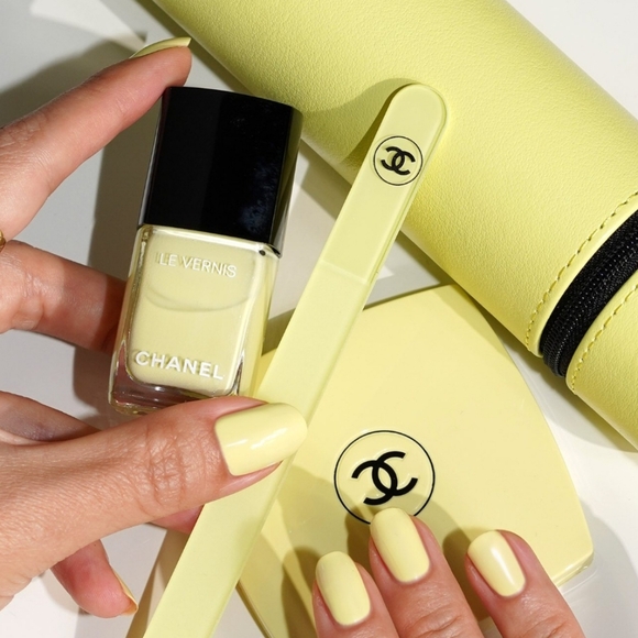 💖100% Authentic CHANEL Limited Edition Compact Mirror, OVNI (Yellow) *NEW - Picture 4 of 14